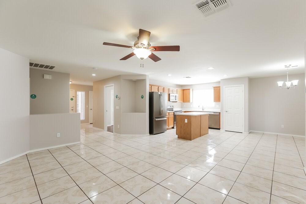 4218 N 92nd Ln - Photo 4 of 16
