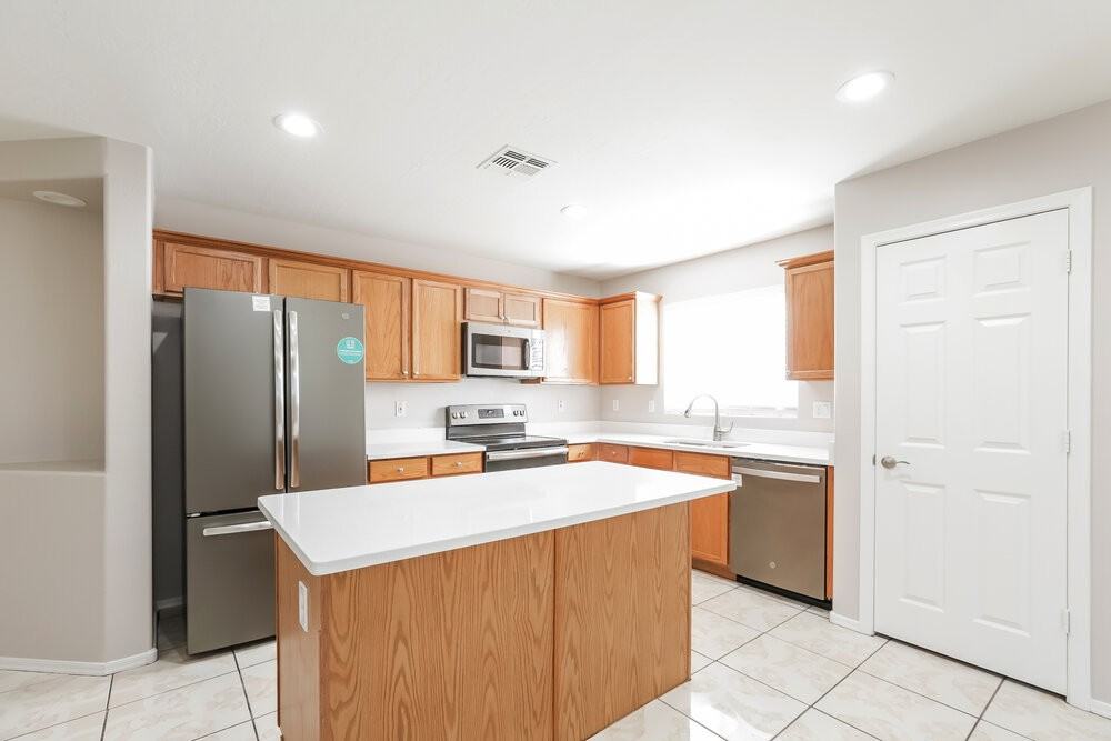 4218 N 92nd Ln - Photo 6 of 16