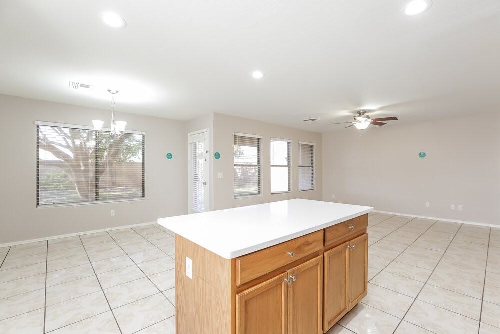 4218 N 92nd Ln - Photo 7 of 16