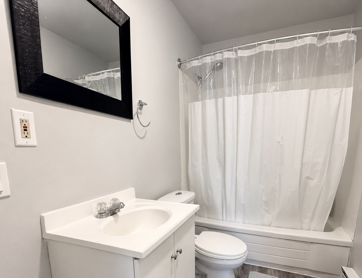 104 Queen St N Uppr - Photo 3 of 5