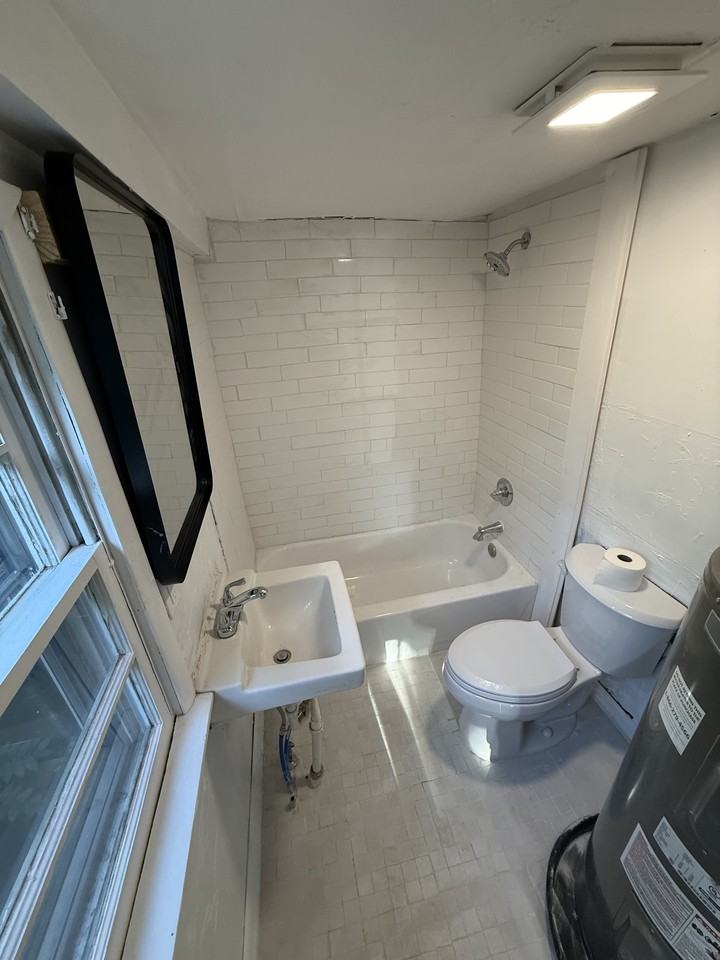 117 E Cooper St #1 - Photo 2 of 9