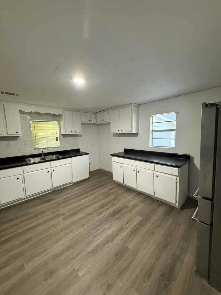 117 E Cooper St #1 - Photo 4 of 9