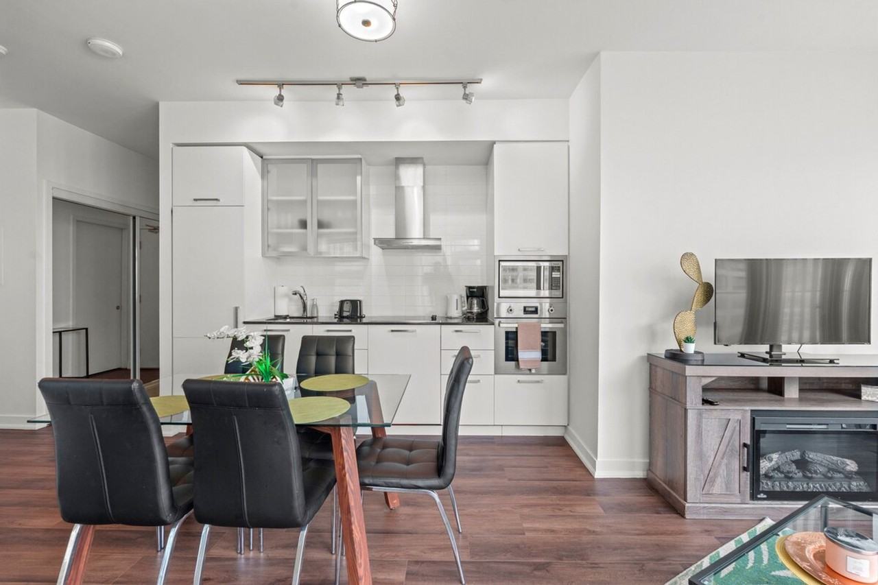 19 Lower Simcoe St #1514101P - Photo 2 of 17