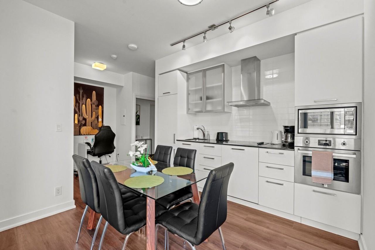 19 Lower Simcoe St #1514101P - Photo 3 of 17