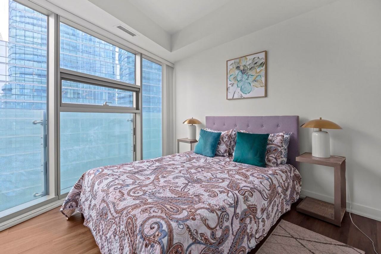 19 Lower Simcoe St #1514101P - Photo 4 of 17