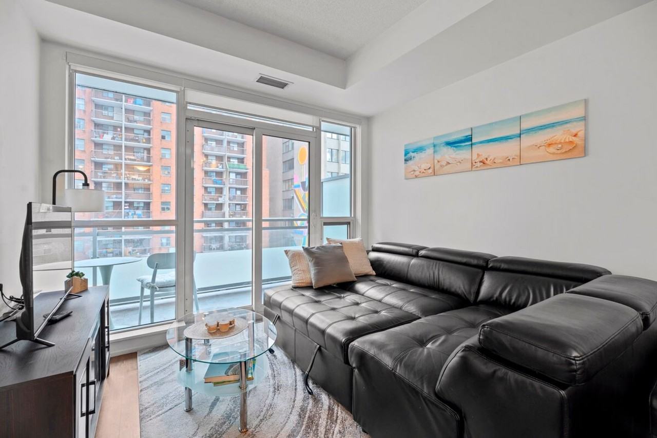 109 Eglinton Ave E #1515758P - Photo 5 of 22