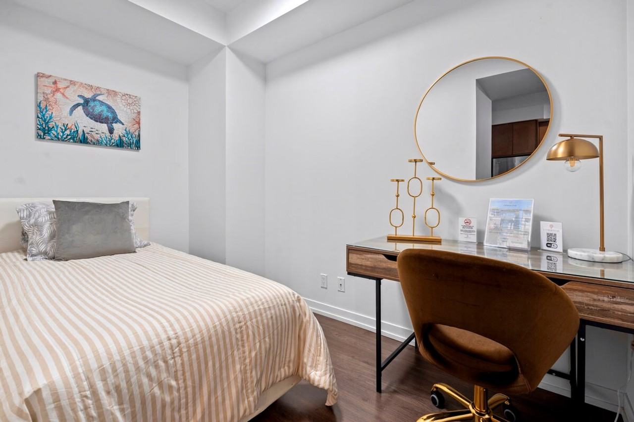 109 Eglinton Ave E #1515758P - Photo 7 of 22