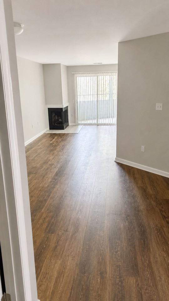 2557 Stockbridge Dr #1 - Photo 3 of 19