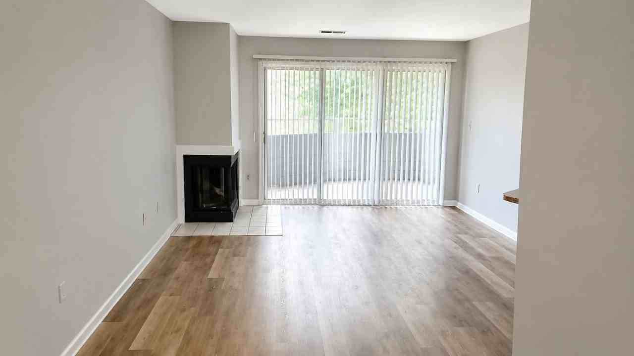2557 Stockbridge Dr #1 - Photo 4 of 19