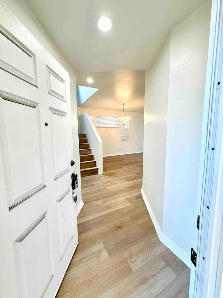 26009 Frampton Ave - Photo 3 of 32
