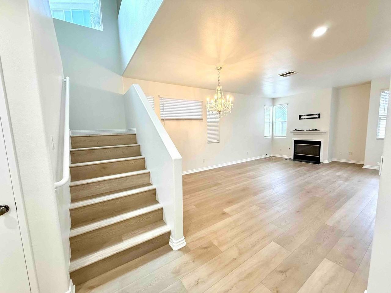 26009 Frampton Ave - Photo 4 of 32
