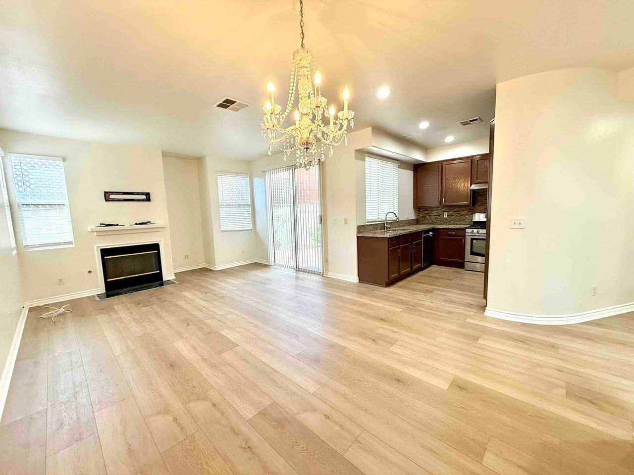 26009 Frampton Ave - Photo 5 of 32