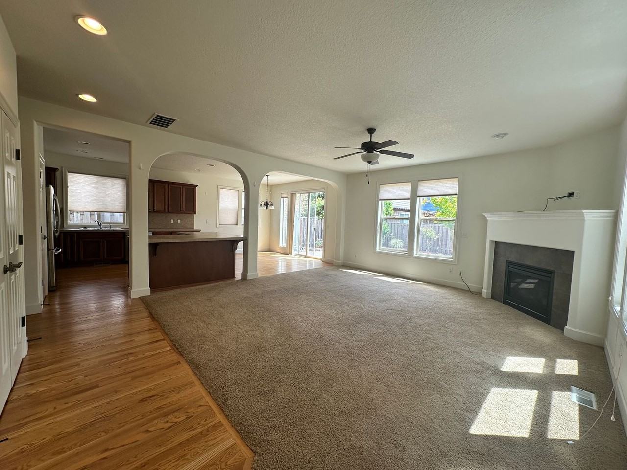 728 Se Bayshore Cir - Photo 4 of 24