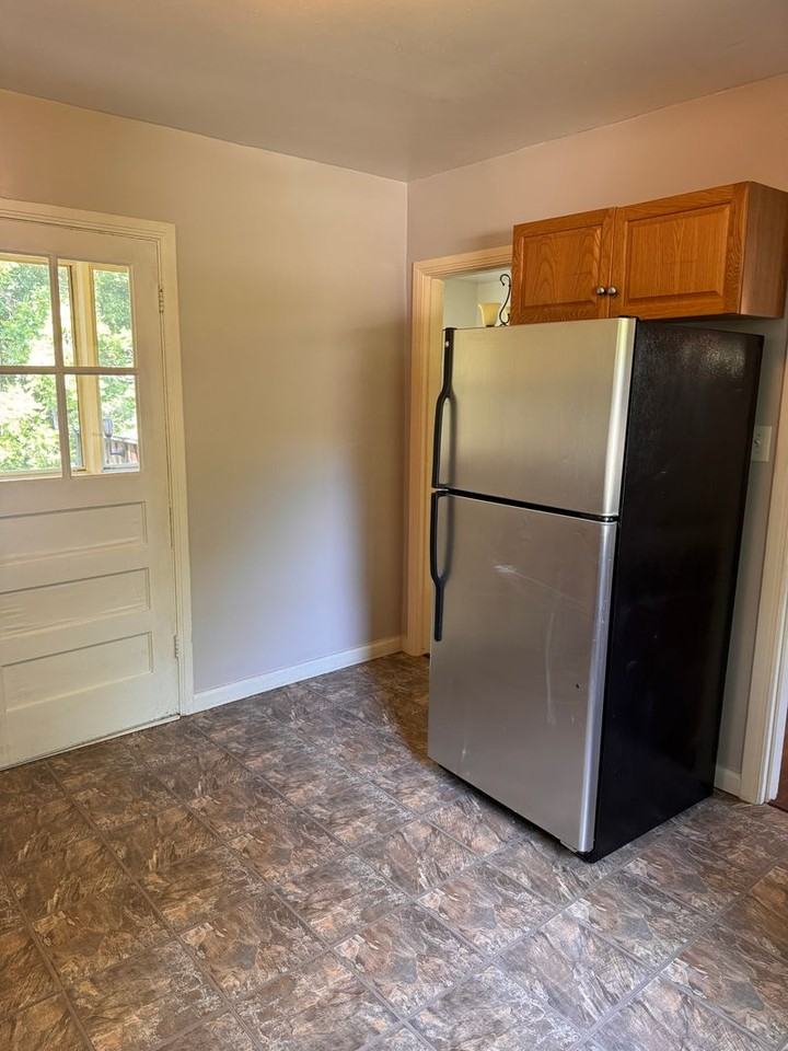 613 Westview Dr - Photo 5 of 17