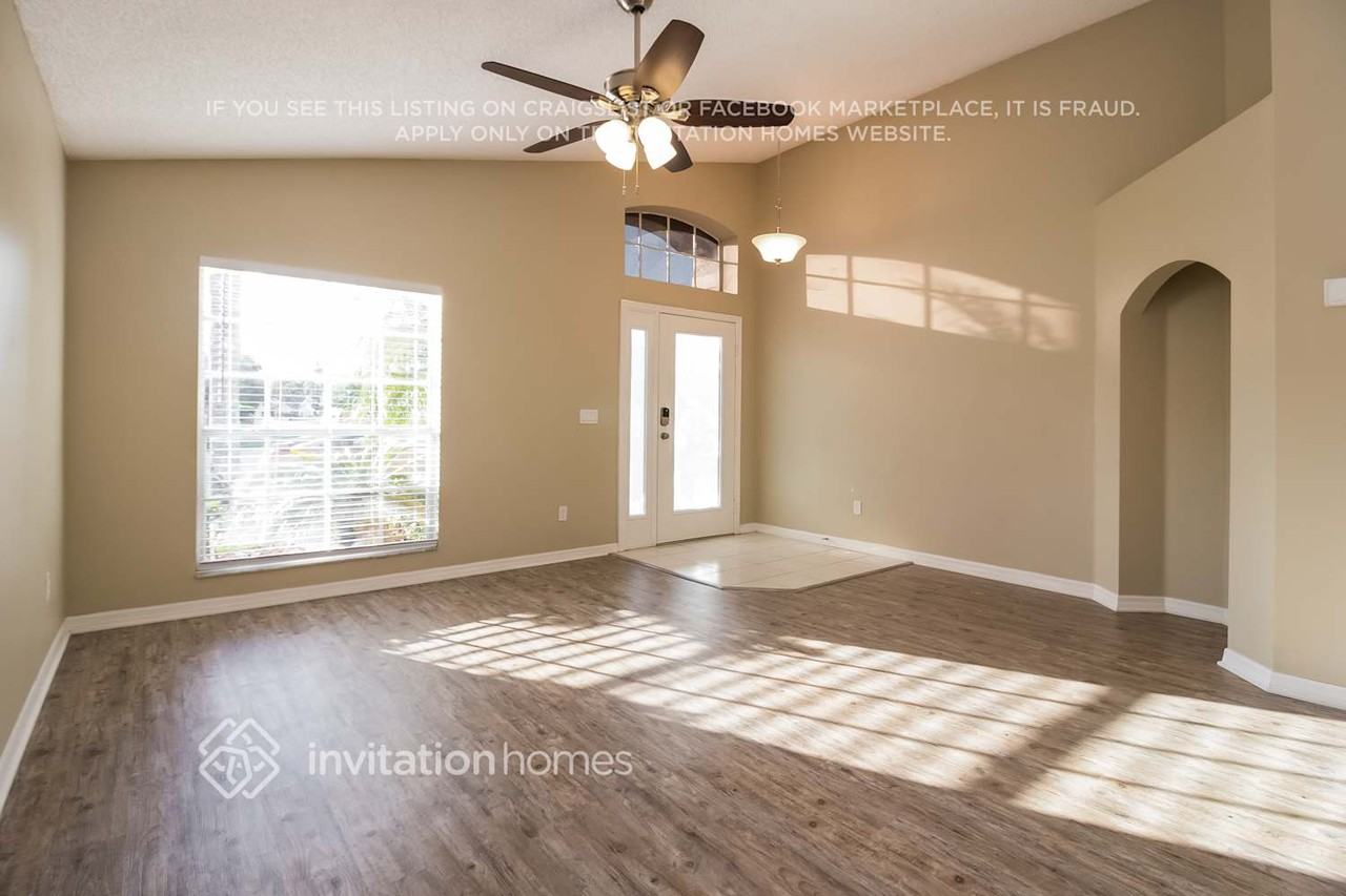 9413 Southern Garden Cir - Photo 4 of 20