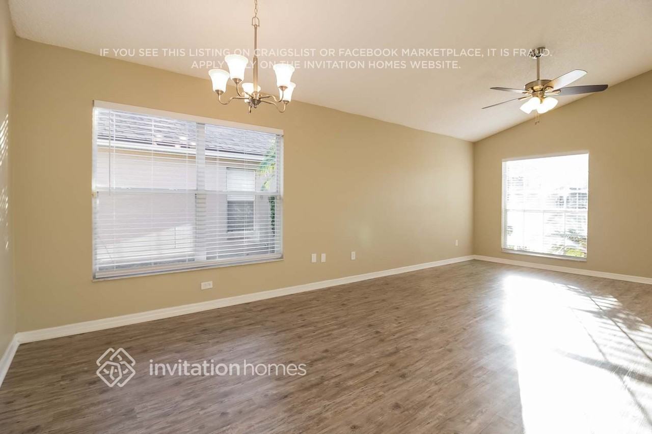 9413 Southern Garden Cir - Photo 5 of 20
