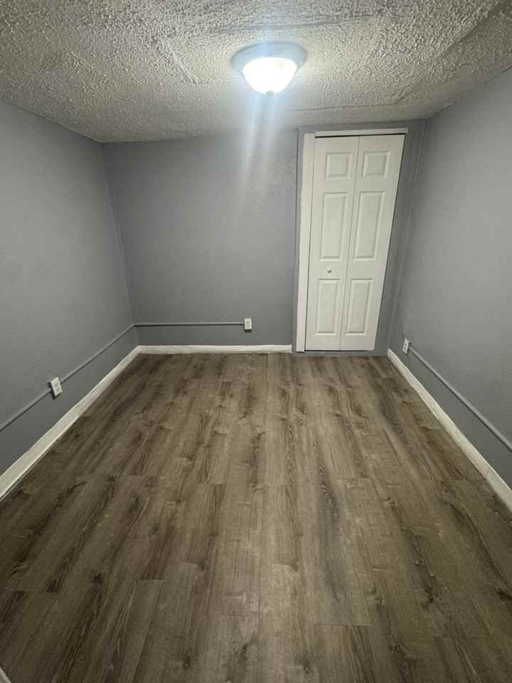 137 36th St - Photo 3 of 5
