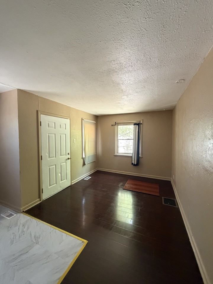 1635 Verbena Street - Photo 4 of 11