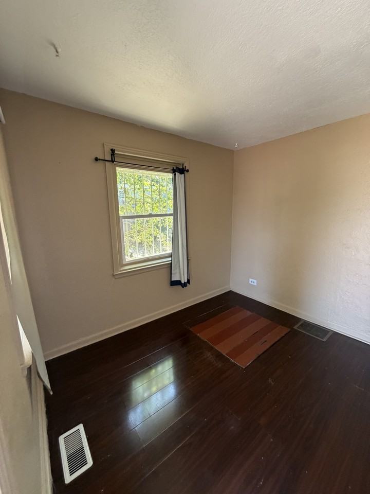1635 Verbena Street - Photo 7 of 11