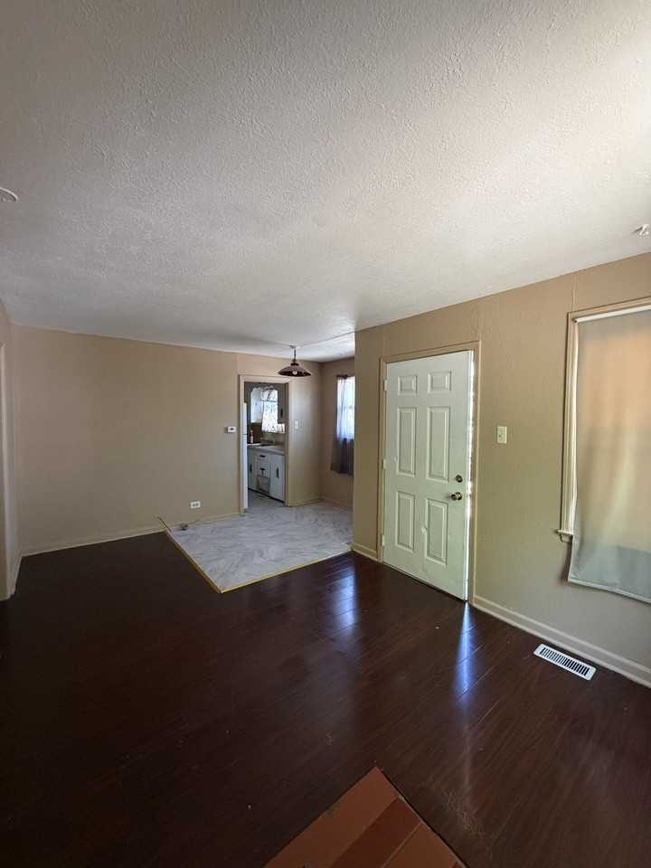 1635 Verbena Street - Photo 3 of 11