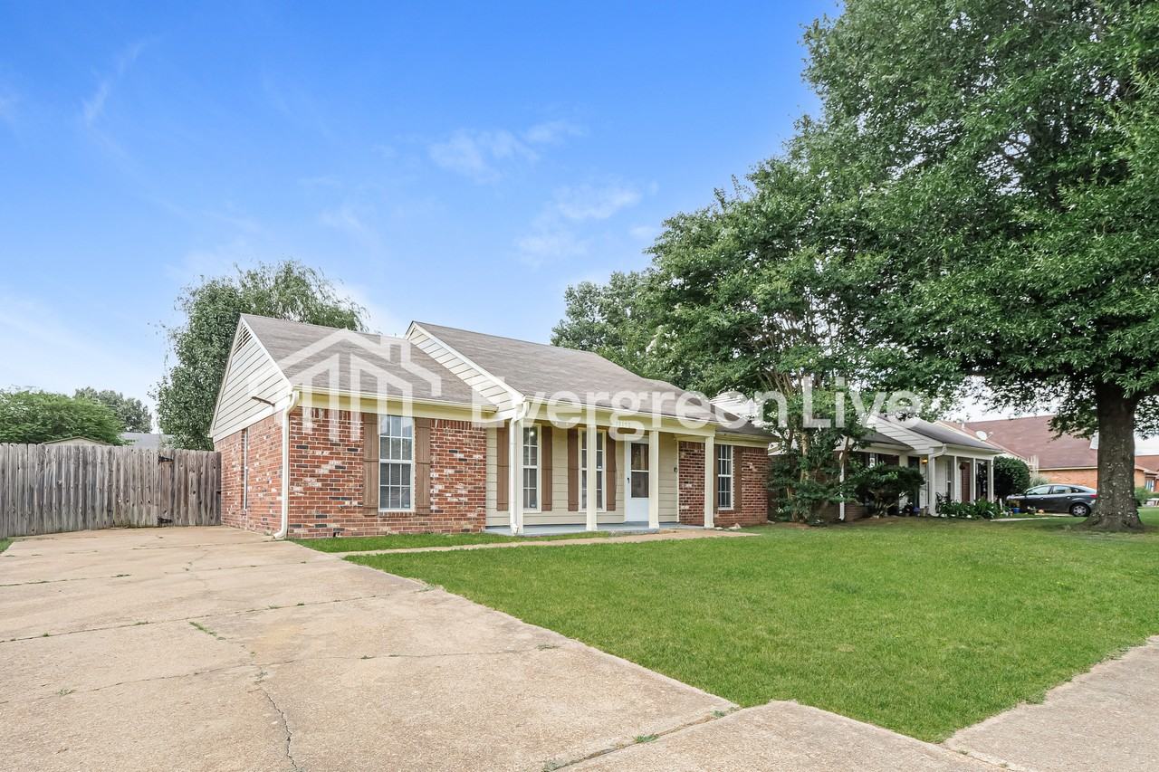 10170 Oak Leaf Dr - Photo 2 of 15