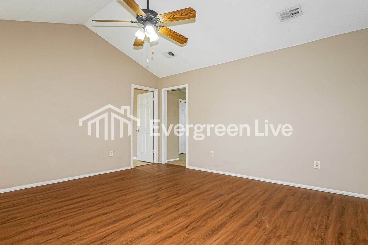 10170 Oak Leaf Dr - Photo 3 of 15
