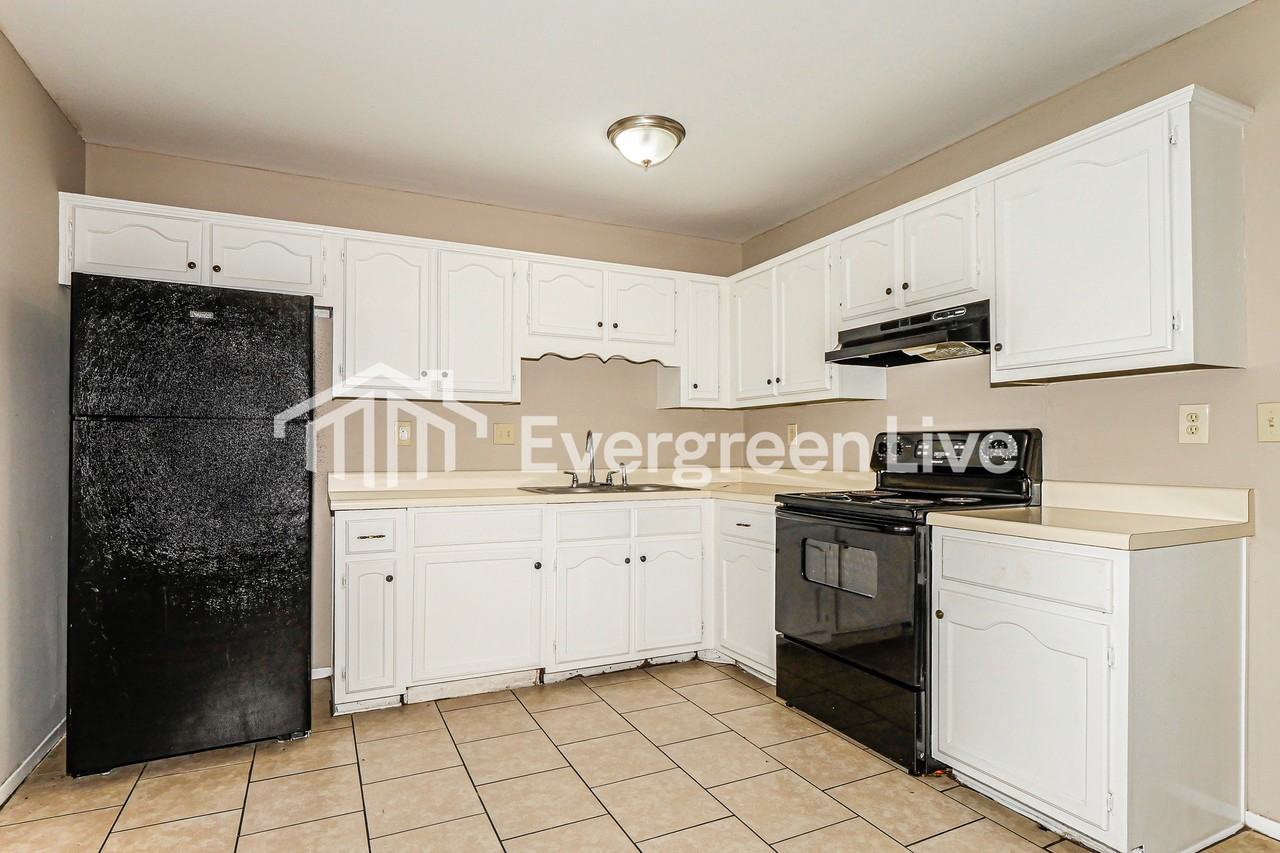 10170 Oak Leaf Dr - Photo 5 of 15