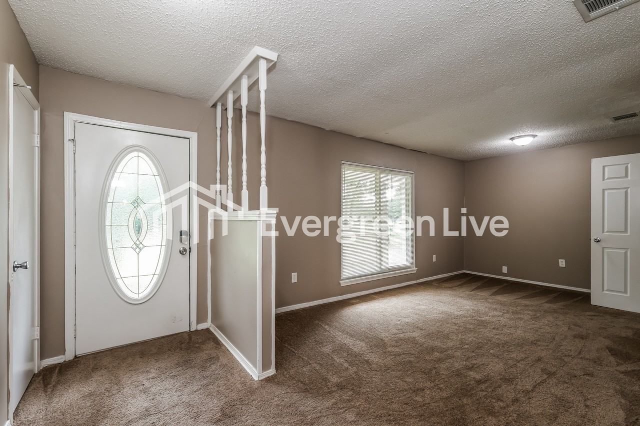 408 Shenandoah Rd N - Photo 3 of 15