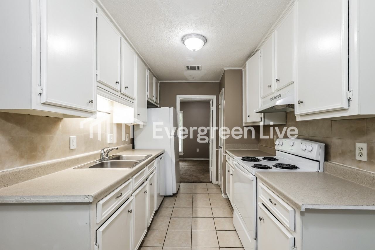 408 Shenandoah Rd N - Photo 6 of 15
