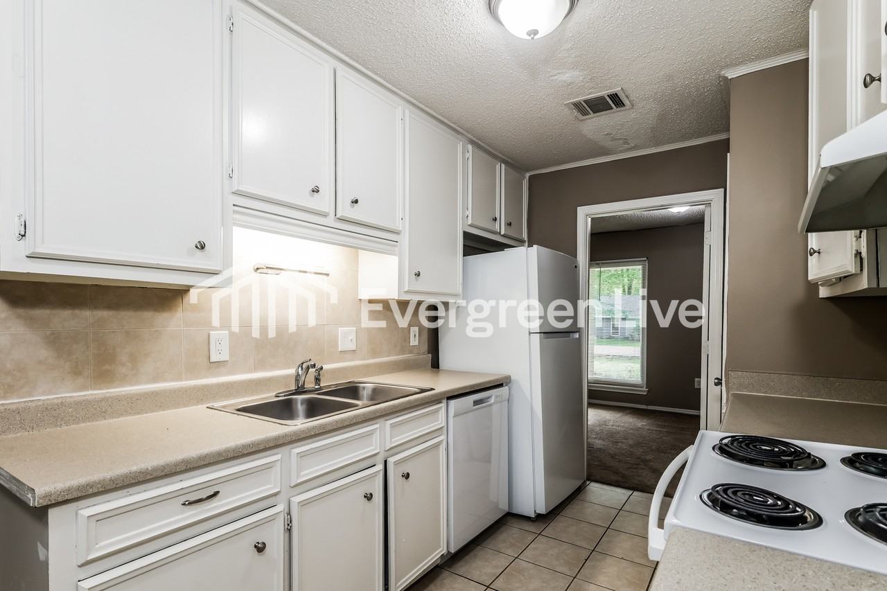 408 Shenandoah Rd N - Photo 7 of 15