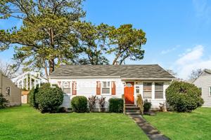 featured image of 1820 N Lakeland Dr