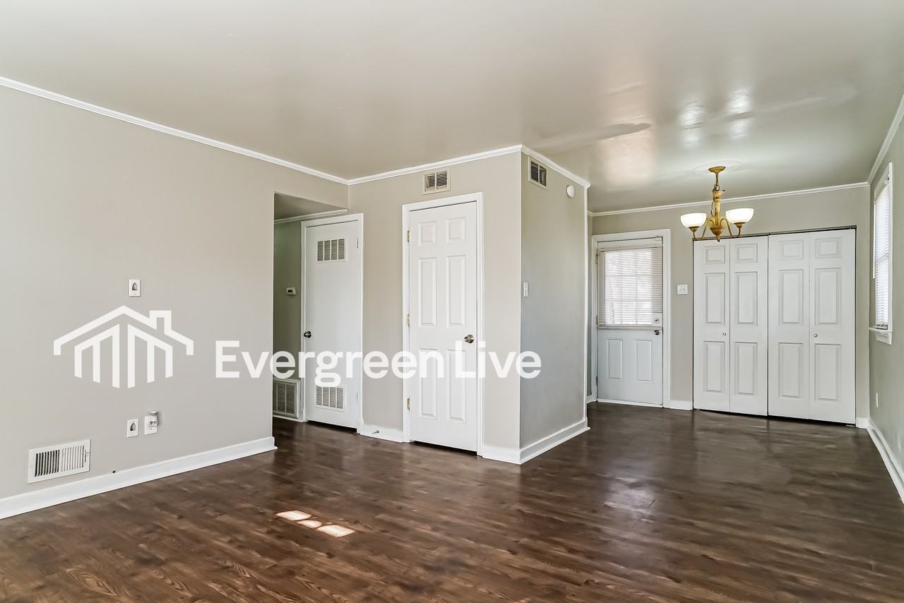 1820 N Lakeland Dr - Photo 4 of 15