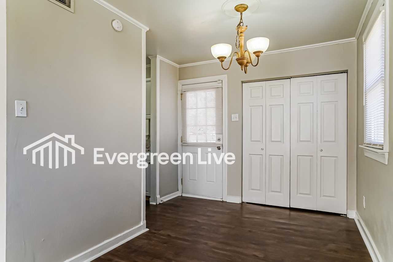 1820 N Lakeland Dr - Photo 5 of 15