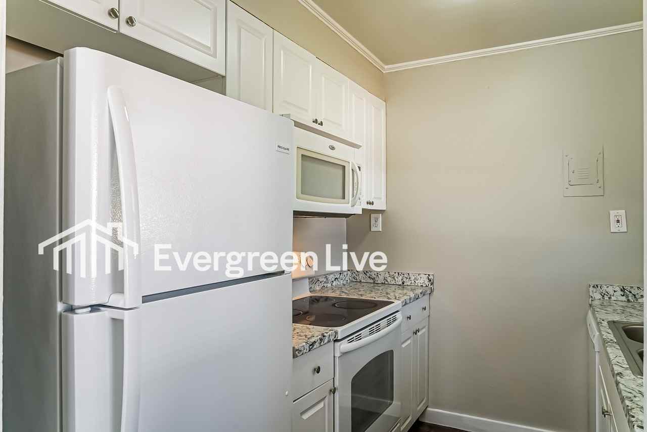 1820 N Lakeland Dr - Photo 6 of 15