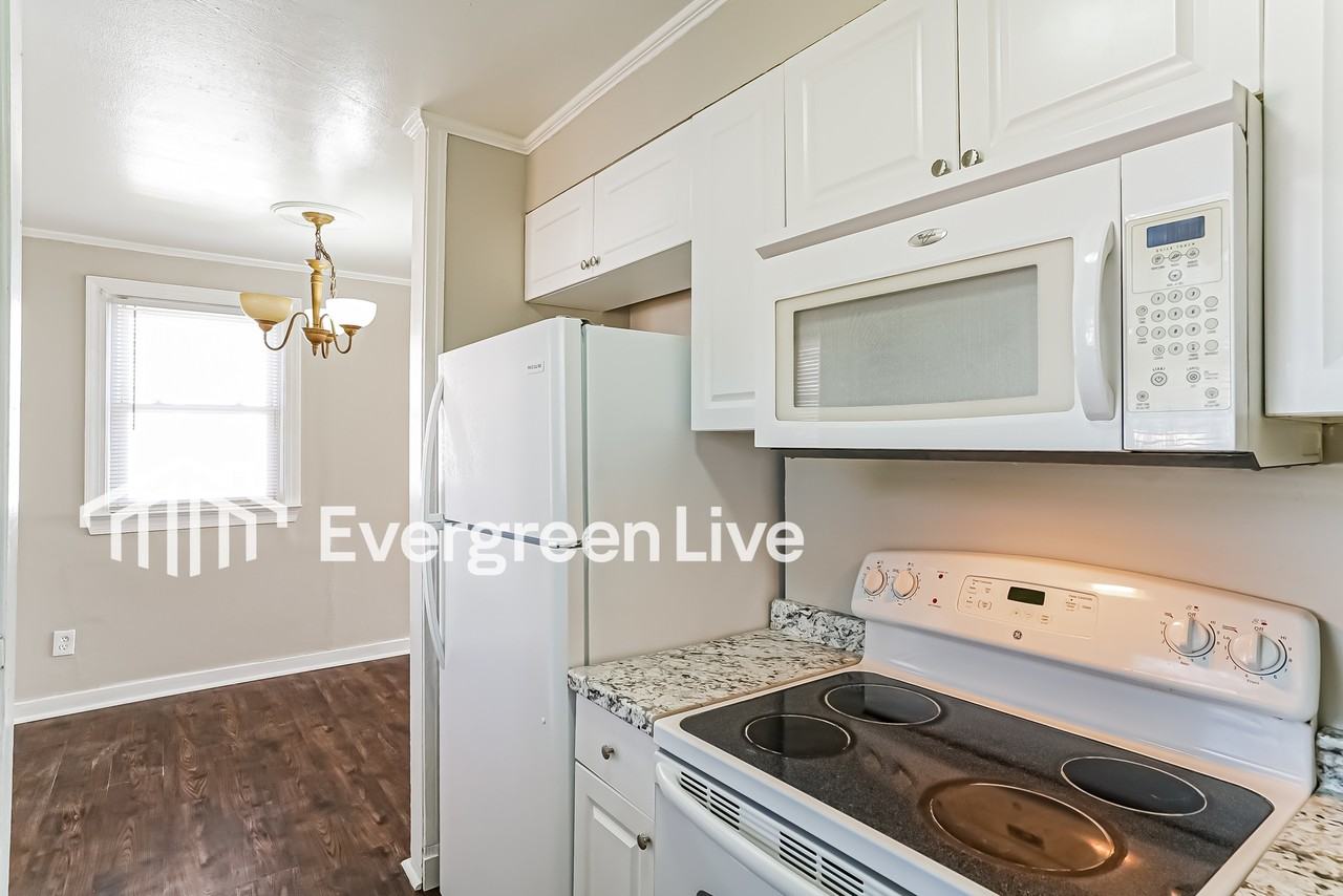 1820 N Lakeland Dr - Photo 7 of 15
