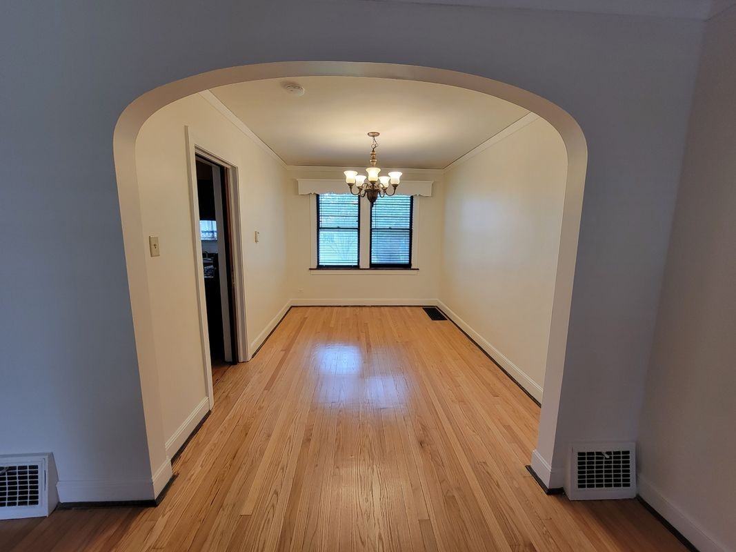 10529 S Eberhart Ave - Photo 3 of 18