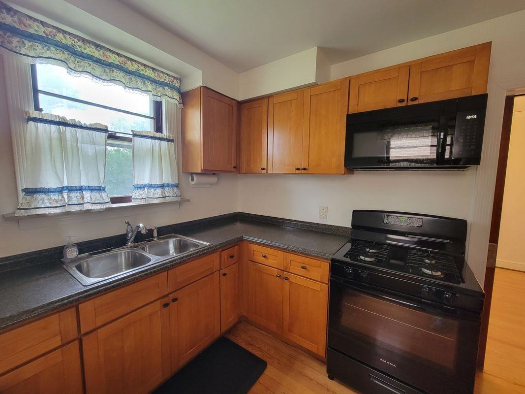 10529 S Eberhart Ave - Photo 7 of 18