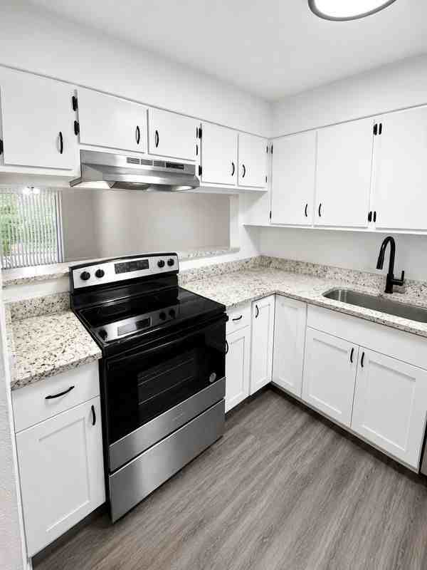 1717 Ne 2nd St - Photo 2 of 14