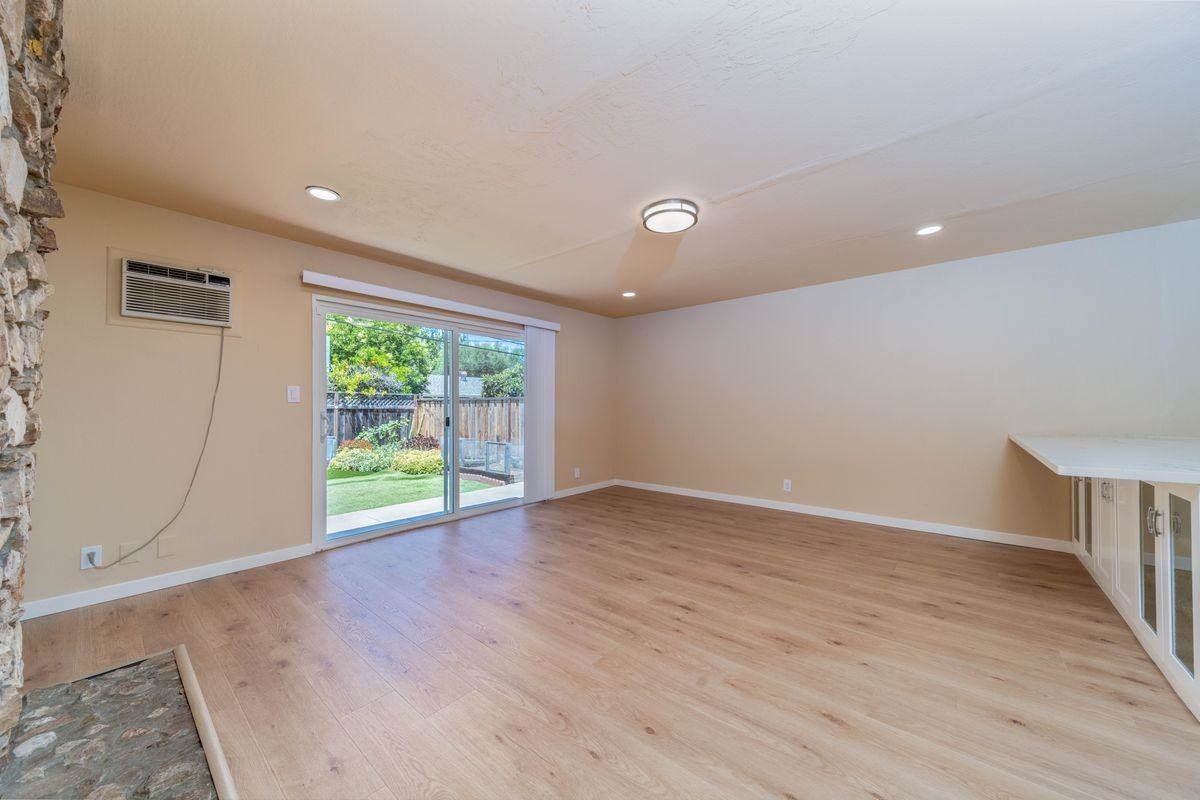 877 Miller Ave - Photo 2 of 30