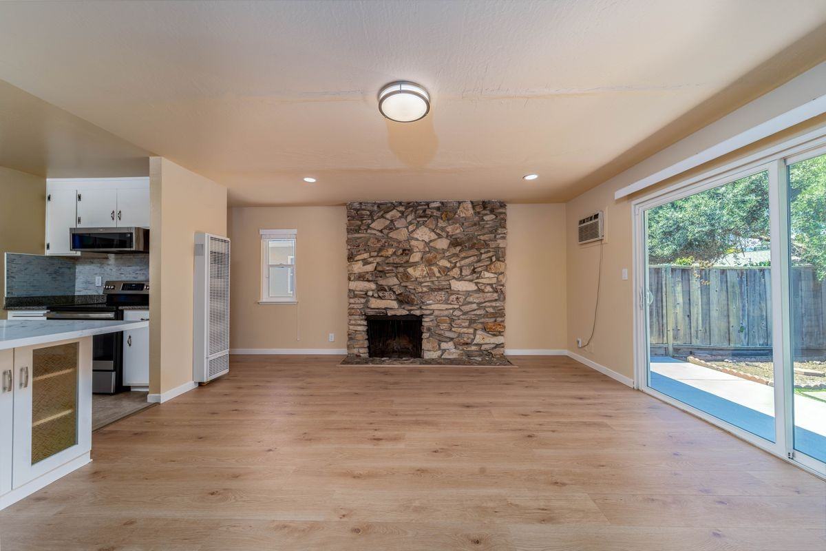 877 Miller Ave - Photo 5 of 30