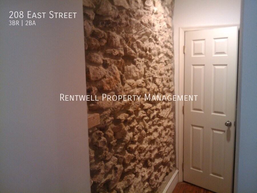 208 East St - Photo 3 of 28