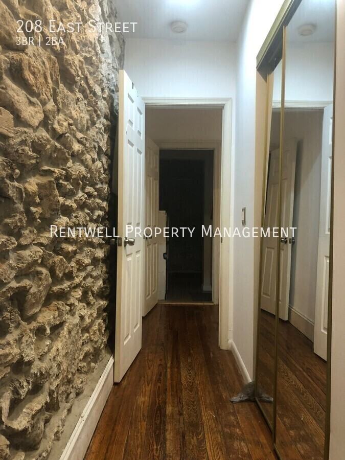 208 East St - Photo 5 of 28