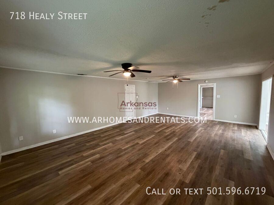 718 Healy St - Photo 2 of 33