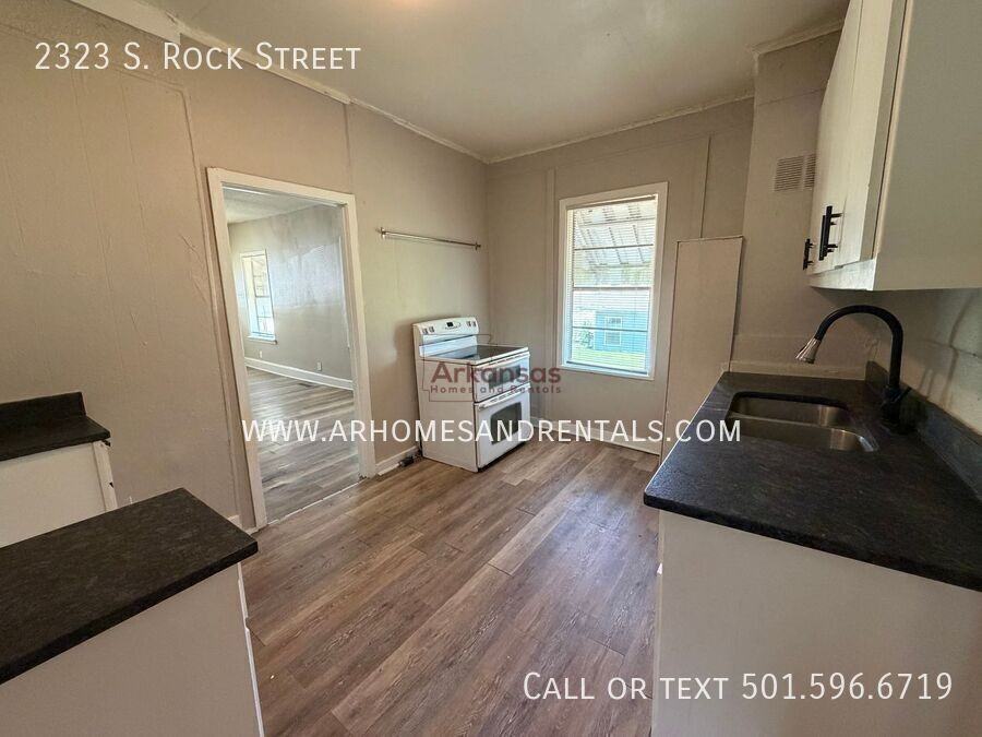 2323 Rock St - Photo 4 of 9