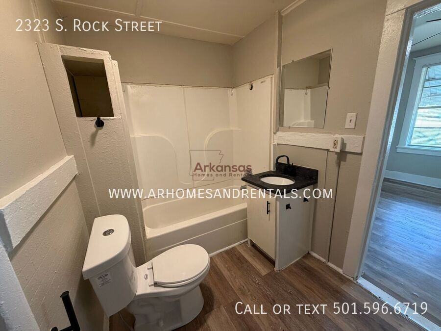 2323 Rock St - Photo 6 of 9