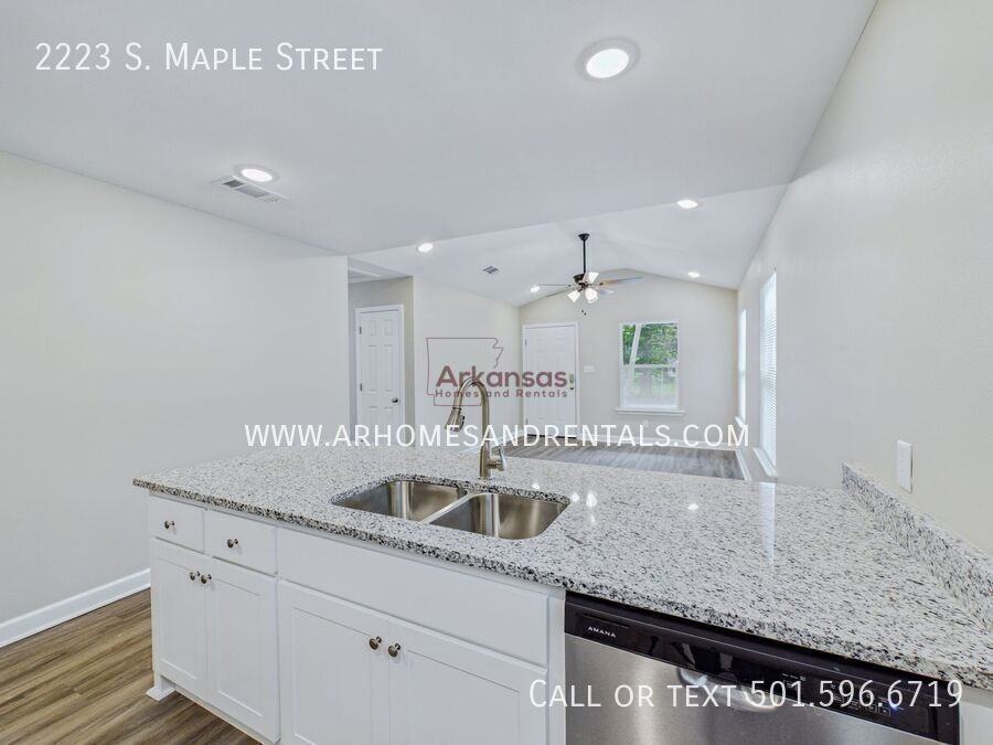 2223 S Maple St - Photo 6 of 17