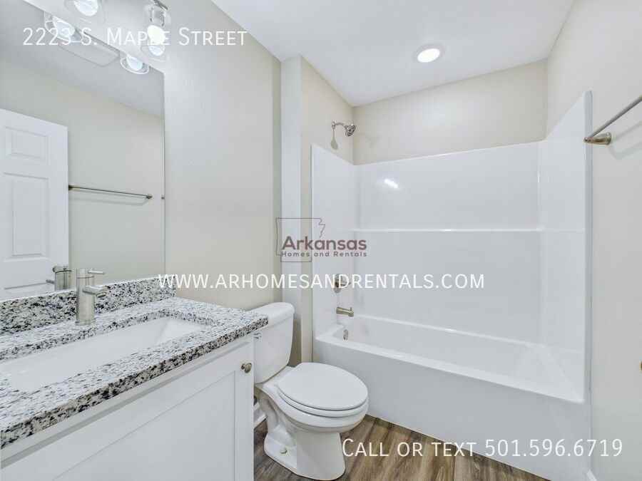 2223 S Maple St - Photo 7 of 17