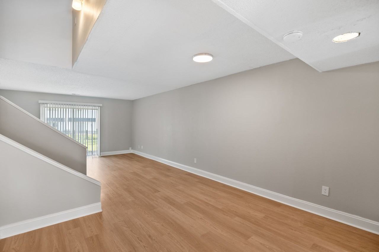 Colonial Pointe Apartments - Photo 4 of 50
