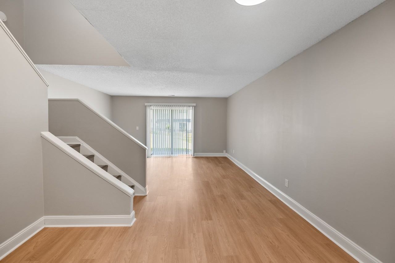 Colonial Pointe Apartments - Photo 5 of 50