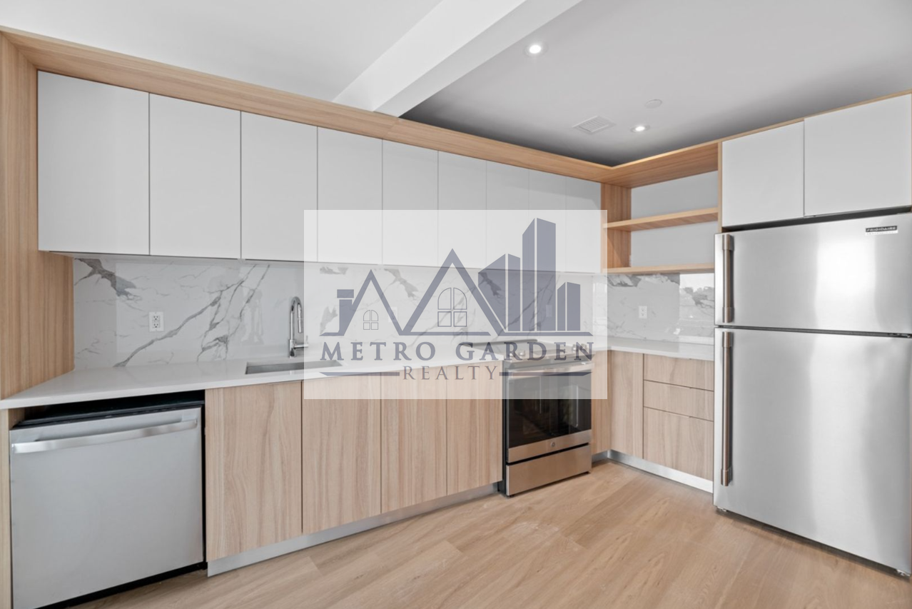 71-82 Parsons Boulevard #610 - Photo 3 of 15
